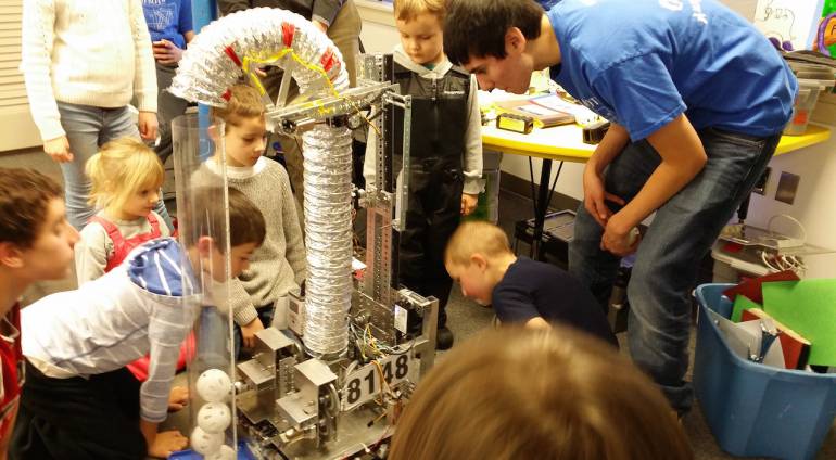 Kids Explore Buoyancy and Drive Robots at Our Robotics Drop-In