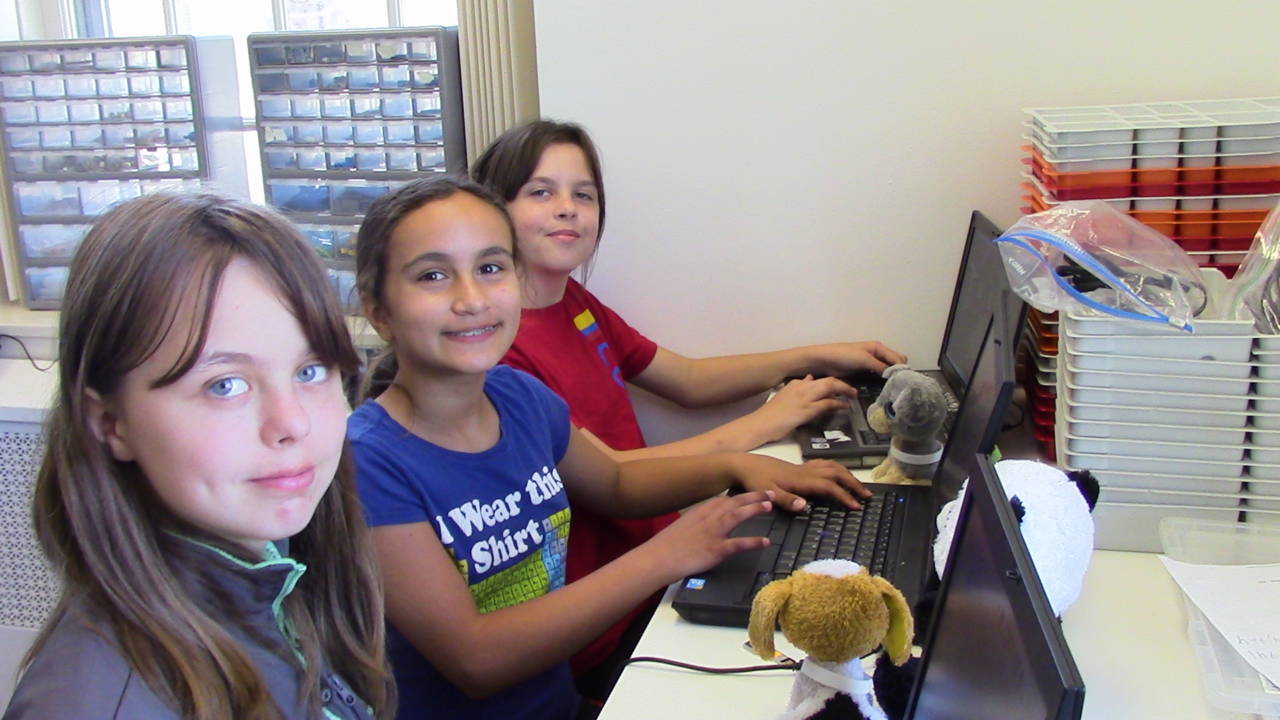 STEM Girls at Empow Studios