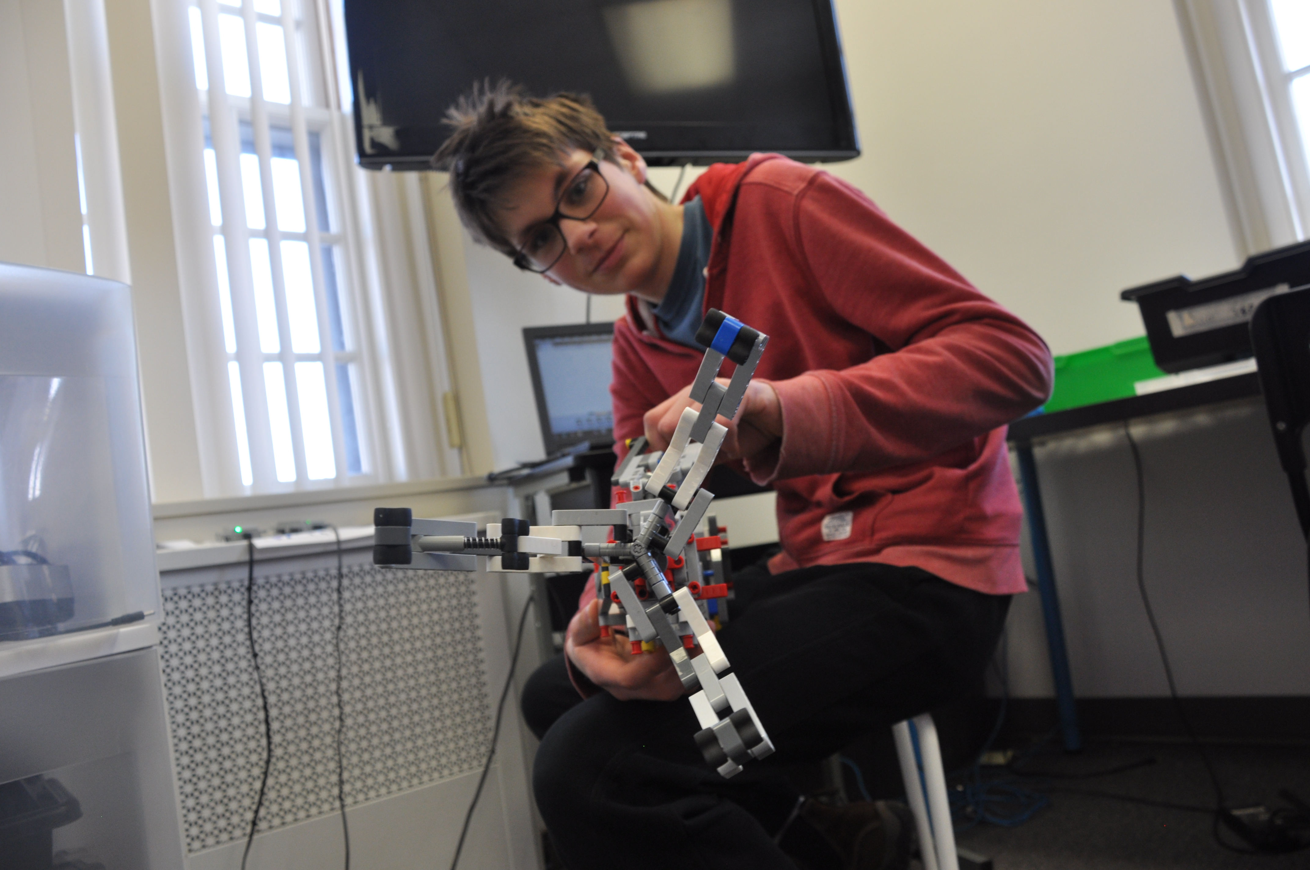 Empow Studios Student shows off his custom LEGO EV3 MINDSTORMS robot arm